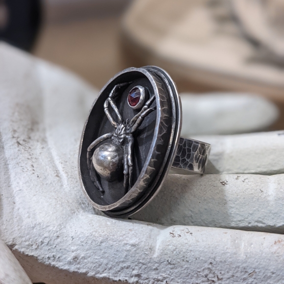 Sterling Silver Black Widow Spider Shadowbox Ring - Picture 3 of 7